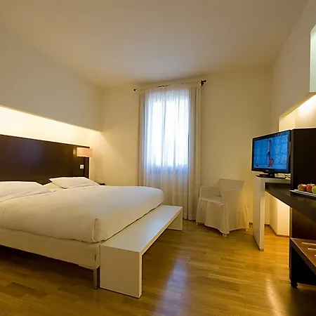 Hotel La Reggia Sporting Center 3*