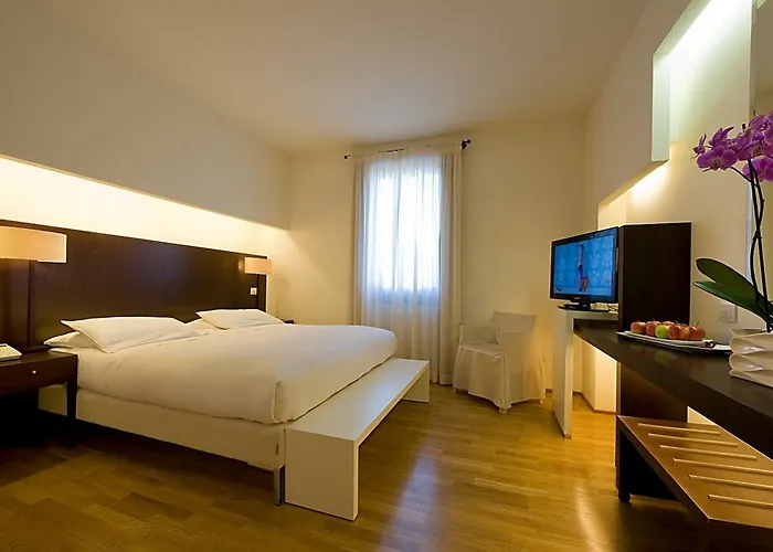 Hotel La Reggia Sporting Center 3*